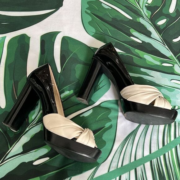 Michael Kors, black and white pumps - Picture 2 of 6